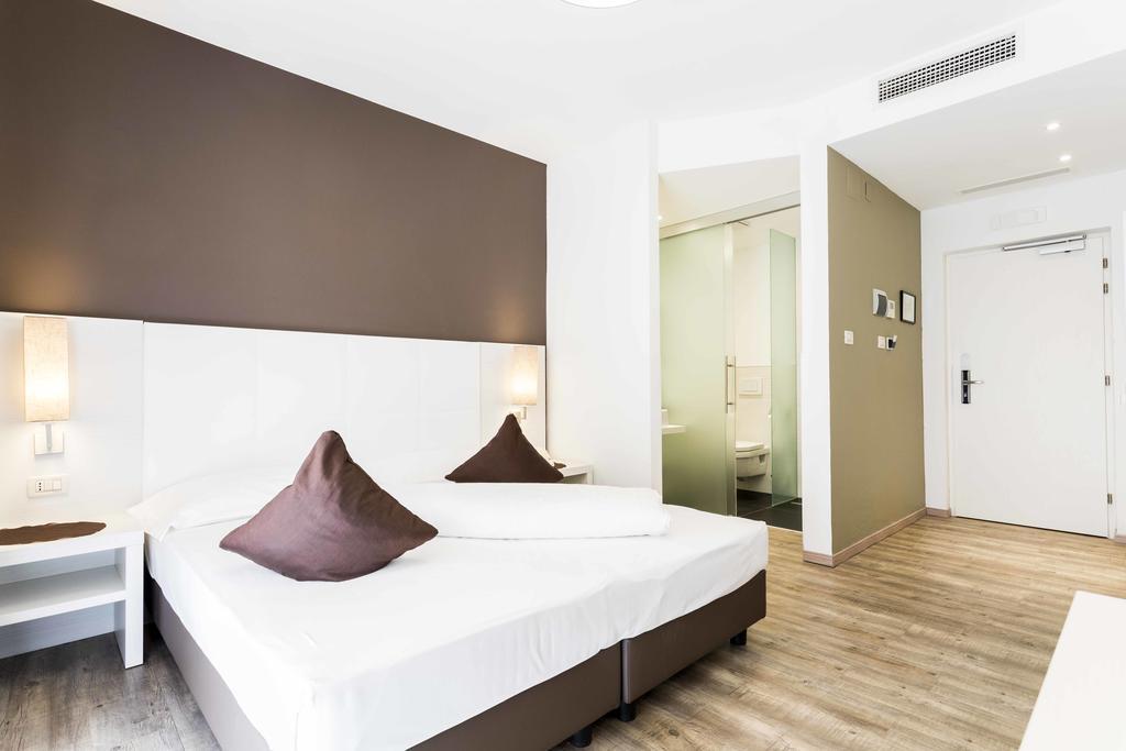 Double Room,389486933:JPEG