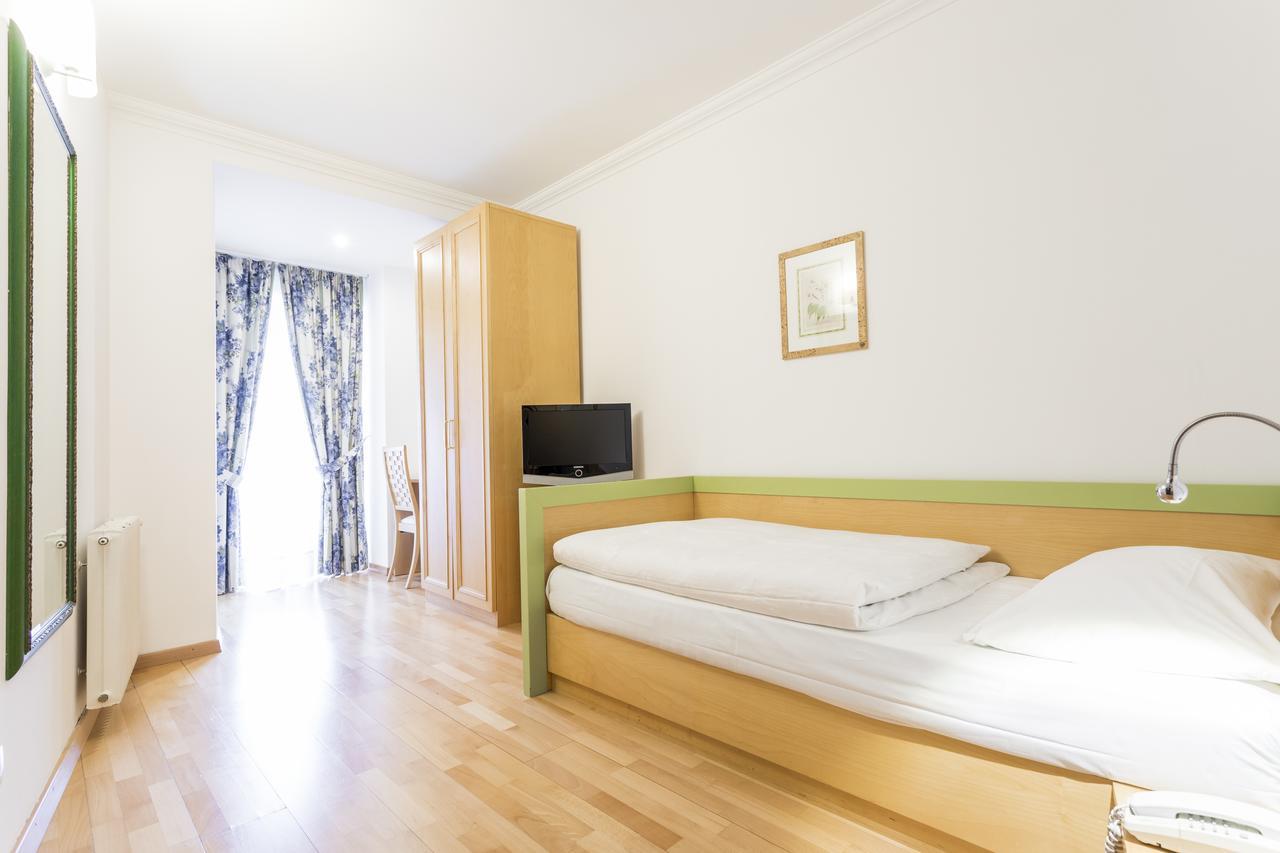 Single Room,1357418057:JPEG